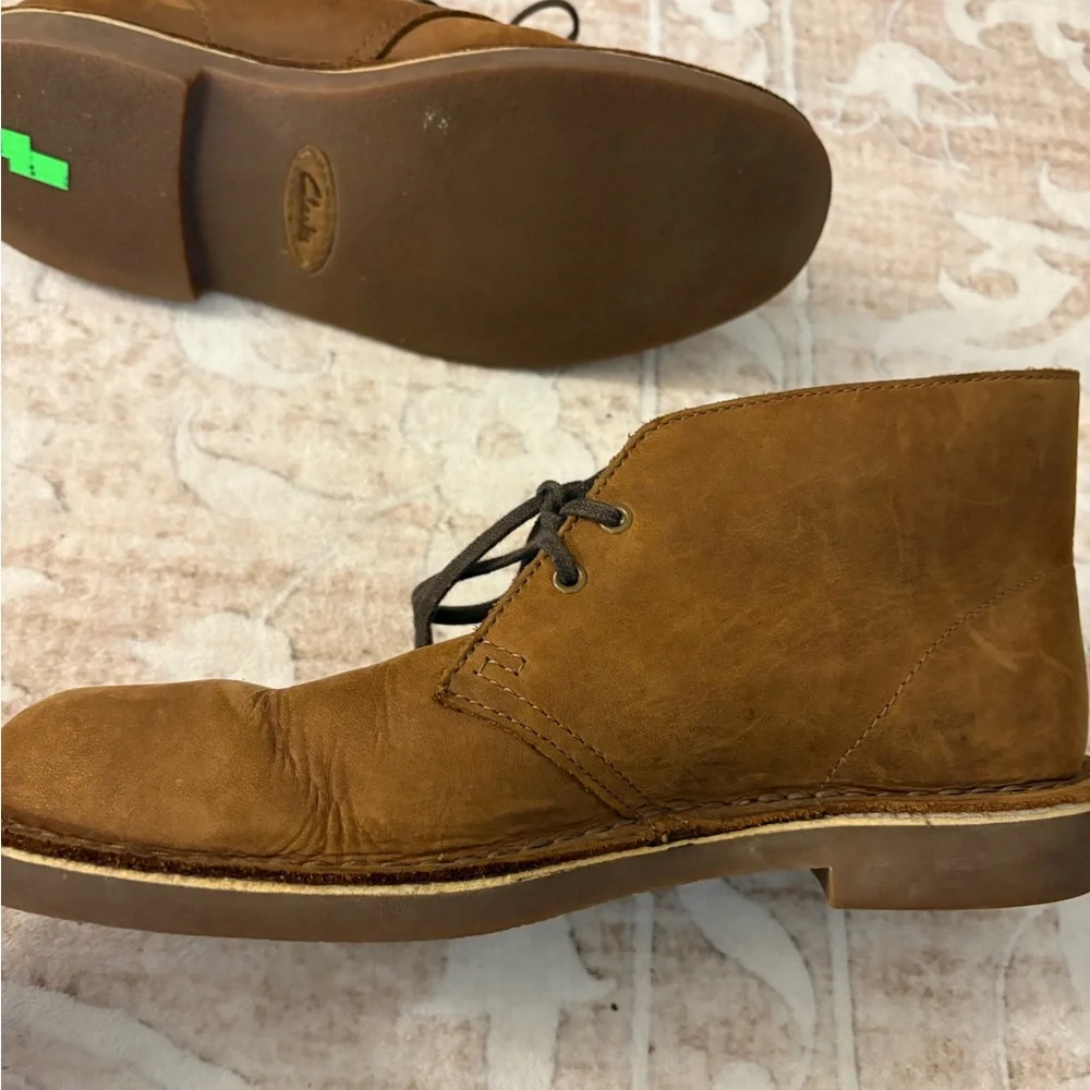 Clarks Tan Leather Chukka Boots size 9 style 26082286